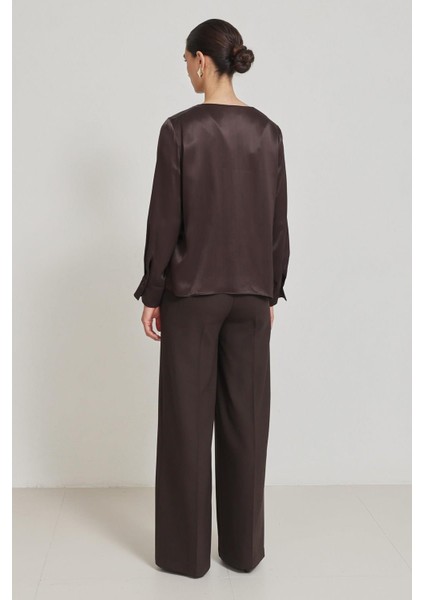 Çikolata Yakada Aksesuar Detaylı Uzun Kollu Rahat Kesim Bluz