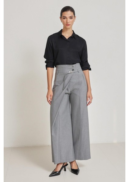 Gri Asimetrik Detaylı Geniş Paça Pantolon fırsatları