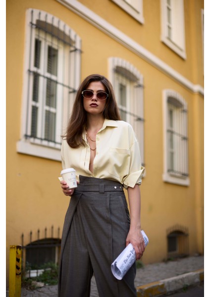 Tereyağ Sarısı Gizli Düğme Detaylı Uzun Kollu Gömlek