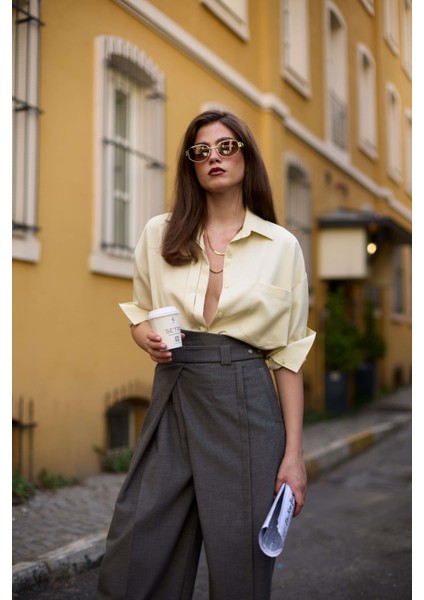 Tereyağ Sarısı Gizli Düğme Detaylı Uzun Kollu Gömlek