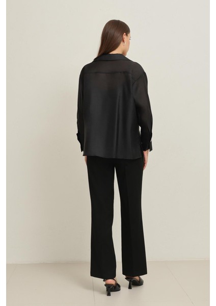 Siyah Ceket Yaka Dökümlü Gömlek