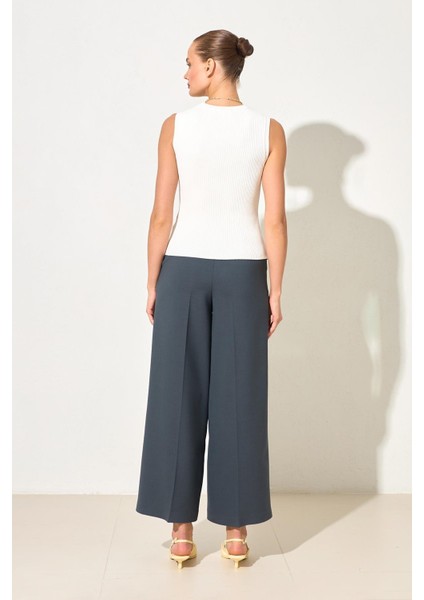 Ekru Bisiklet Yaka Kolsuz Triko