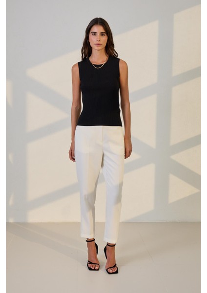 Siyah Bisiklet Yaka Kolsuz Triko