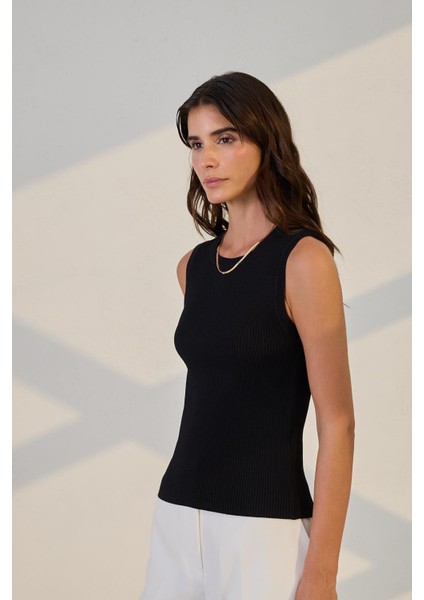 Siyah Bisiklet Yaka Kolsuz Triko