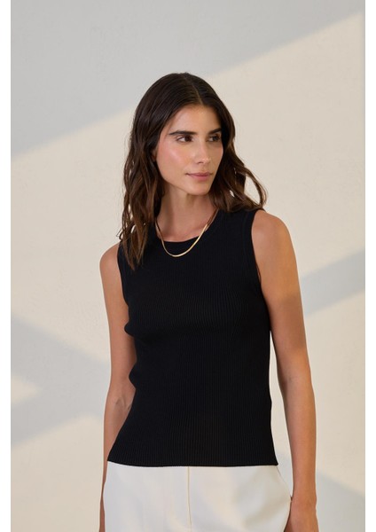 Siyah Bisiklet Yaka Kolsuz Triko