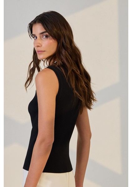 Siyah Bisiklet Yaka Kolsuz Triko