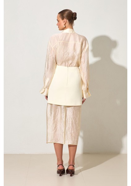 Krem Etek ve Gömlek Detaylı Elbise