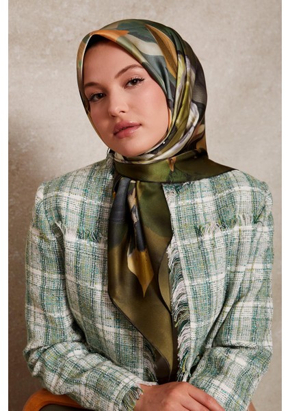 Yeşil Çiçek Desenli Twill Ipek Eşarp fiyatları
