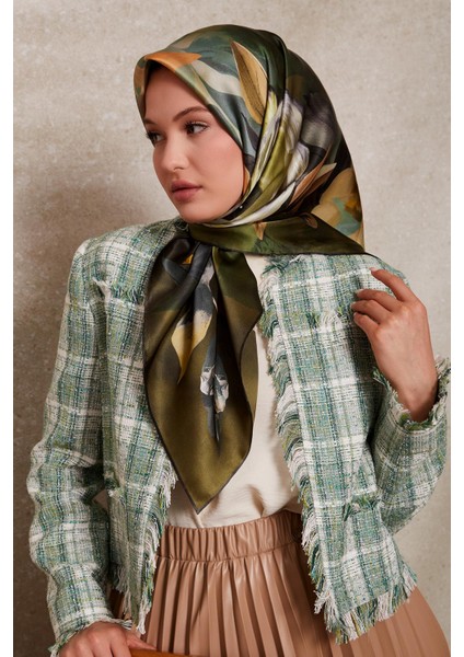 Yeşil Çiçek Desenli Twill Ipek Eşarp modelleri