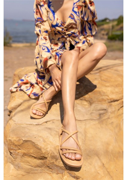 Zill Kadin Beyaz Pofuduk Taban Sandalet modelleri