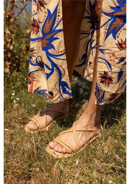 Zill Kadin Beyaz Pofuduk Taban Sandalet fırsatları