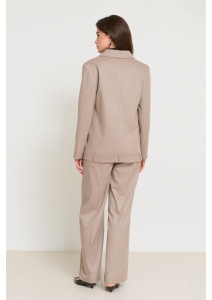 Bej Kruvaze Kapama ve Düğme ve Cep Detaylı Ceket Bel Detaylı Rahat Kesim Pantolonlu Takım indirimleri