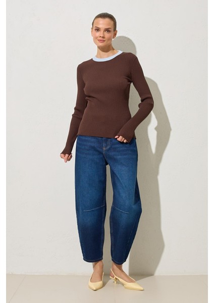 Kahverengi Boyundan Şerit Detaylı Uzun Kollu Triko Bluz
