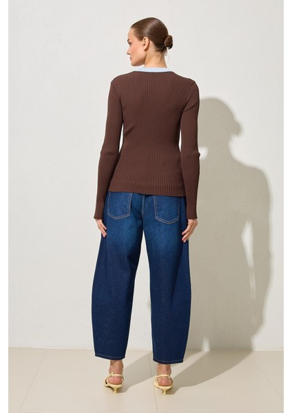 Kahverengi Boyundan Şerit Detaylı Uzun Kollu Triko Bluz