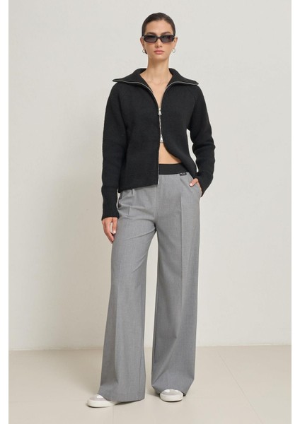 Siyah Uzun Kollu Fermuar Detaylı Triko