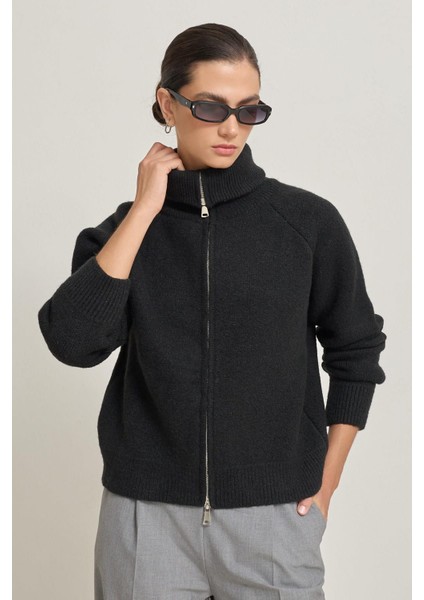 Siyah Uzun Kollu Fermuar Detaylı Triko fırsatları