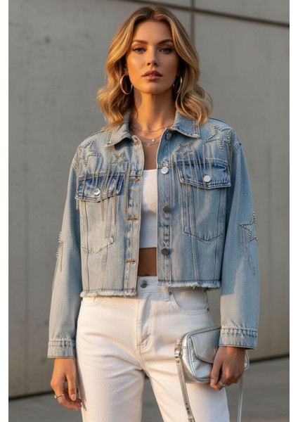 Kadın Açık Mavi Düğmeli yıldız Taş Işlemeli Püsküllü/zincirli Kısa Jean Kot Ceket – Şık Kadın Jean Ceket