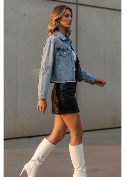 Kadın Açık Mavi Düğmeli yıldız Taş Işlemeli Püsküllü/zincirli Kısa Jean Kot Ceket – Şık Kadın Jean Ceket modelleri