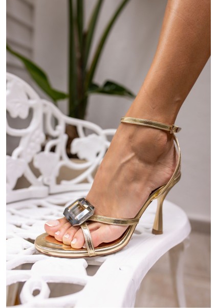 Sosa Kadın Altın Mucevher Taş Detay Topuklu Sandalet