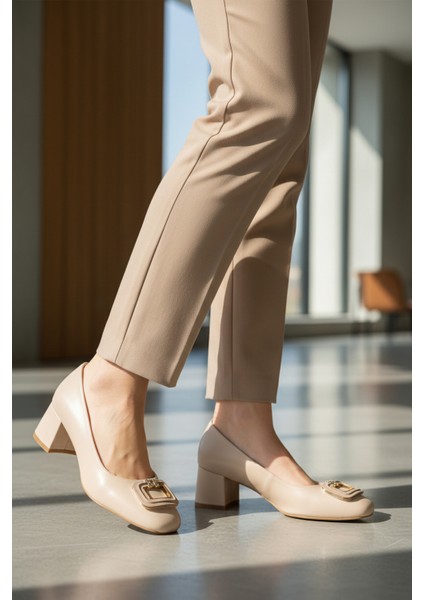 Bej Cilt Hafif Kadın Topuklu Ayakkabı 695040 Z