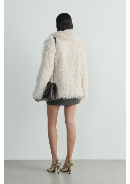 Ekru Core Geniş Yakalı Kürk Ceket