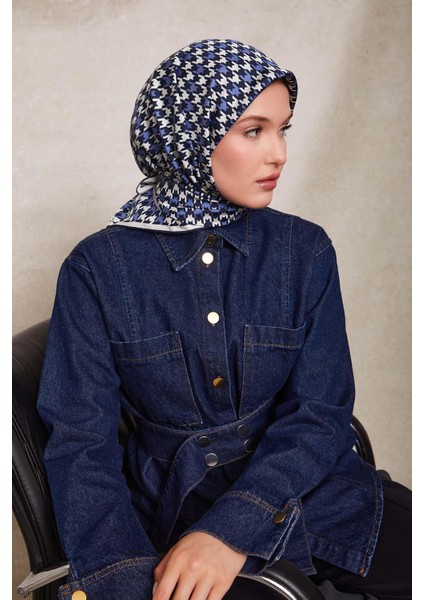 Mavi Kazayağı Desen Twill İpek Eşarp
