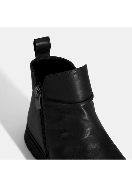 Kadın Siyah Fermuarlı Deri Bot