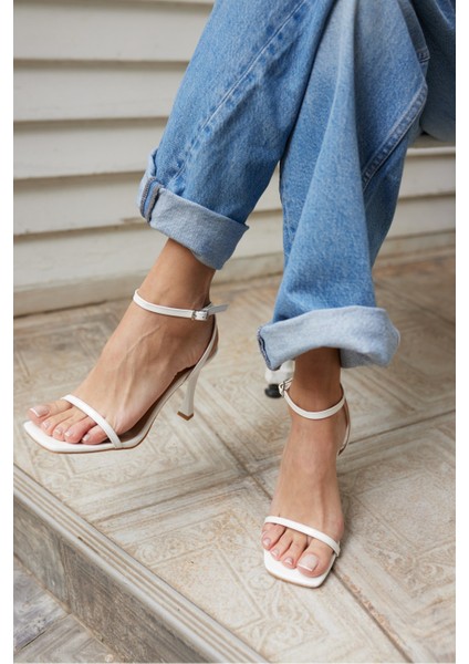 Lemina Kadın Siyah Tek Bant Topuklu Sandalet fırsatları