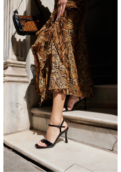 Rojo Kadın Sıyah Cılt Tek Bant Topuklu Sandalet