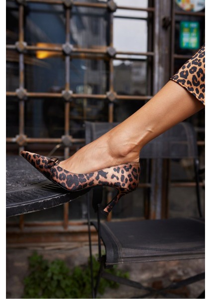 Elena Kadın Siyah Rugan Toka Detay Topuklu Ayakkabi