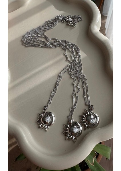 Xuping Yarım Güneş Figür Taş Detaylı Çelik Silver Renk Kolye