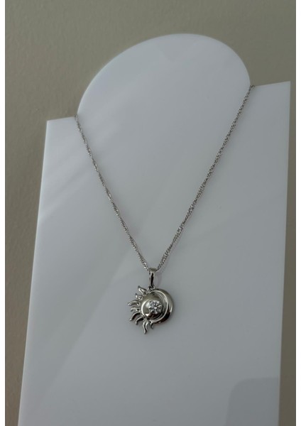 Xuping Yarım Güneş Figür Taş Detaylı Çelik Silver Renk Kolye fiyatları