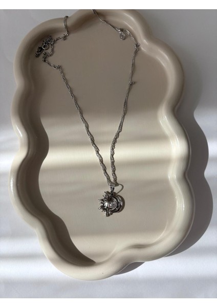 Xuping Yarım Güneş Figür Taş Detaylı Çelik Silver Renk Kolye fırsatları