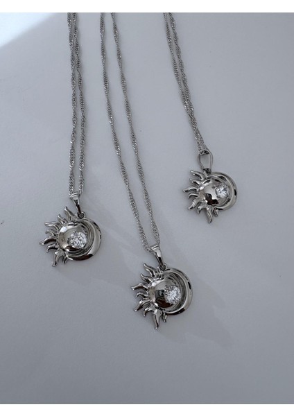 Xuping Yarım Güneş Figür Taş Detaylı Çelik Silver Renk Kolye indirimleri