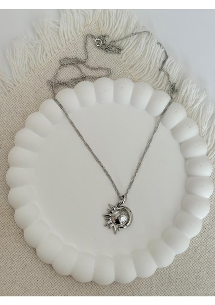 Xuping Yarım Güneş Figür Taş Detaylı Çelik Silver Renk Kolye