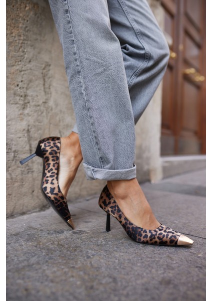 Bolin Kadin Leopar Burun Demır Detay Topuklu Ayakkabi