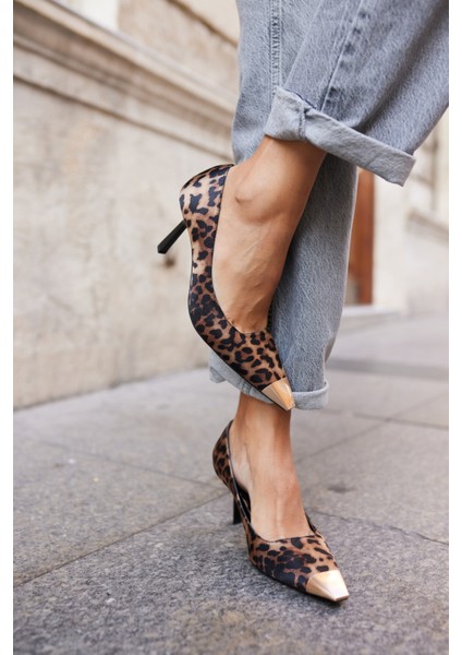 Bolin Kadin Leopar Burun Demır Detay Topuklu Ayakkabi