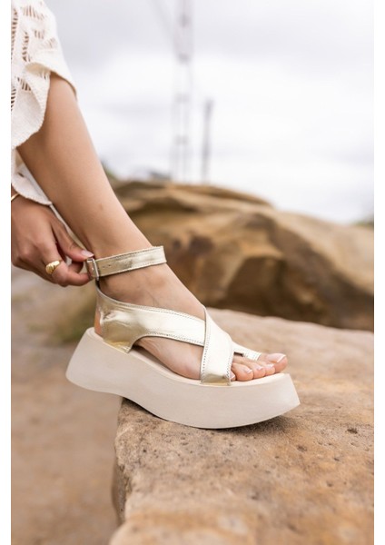 Zoey Kadın Vızon Kum Suet Parmak Arası Detay Sandalet fırsatları