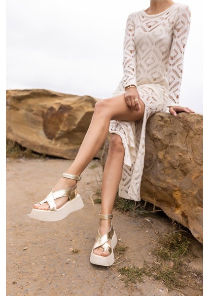Zoey Kadın Vızon Kum Suet Parmak Arası Detay Sandalet indirimleri