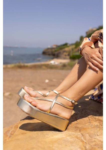 Parades Kadın Nude Dolgu Taban Parmak Arası Sandalet