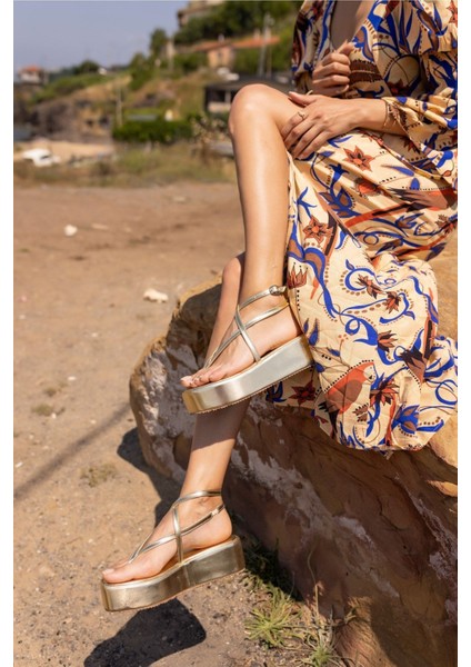 Parades Kadın Nude Dolgu Taban Parmak Arası Sandalet indirimleri