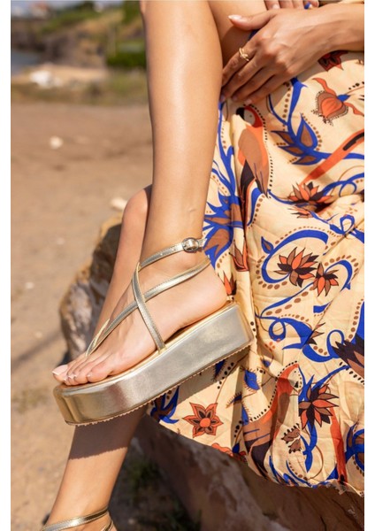 Parades Kadın Nude Dolgu Taban Parmak Arası Sandalet