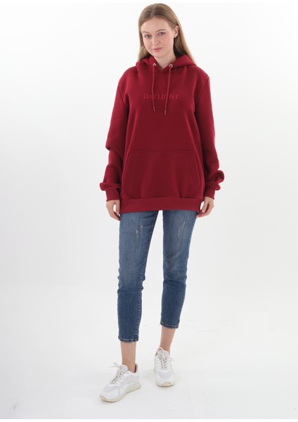 Daylıght Unisex Nakışlı Bordo Renk Kapüşonlu Sweatshirt Kanguru Kapüşonlu sweatshirt kesimleri Unisex olarak belirlenmiştir. Hem Erkek hem de Kadın için dizayn edilmiştir. fiyatları