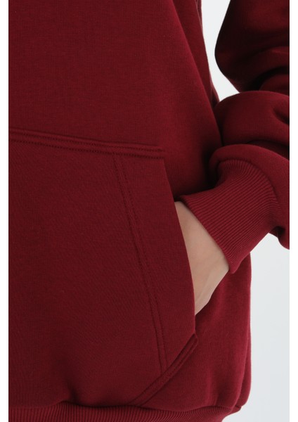 Daylıght Unisex Nakışlı Bordo Renk Kapüşonlu Sweatshirt Kanguru Kapüşonlu sweatshirt kesimleri Unisex olarak belirlenmiştir. Hem Erkek hem de Kadın için dizayn edilmiştir.