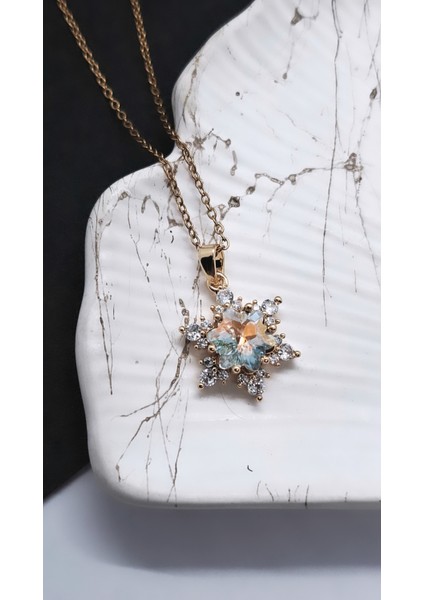 Çevresi Beyaz Zirkon Taşlı Kar Tanesi Çelik Kolye fırsatları