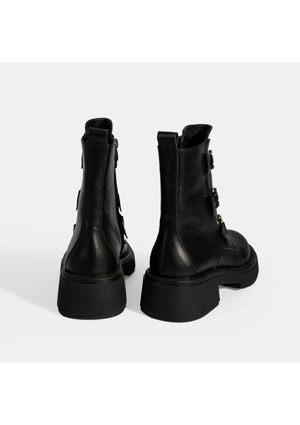 Kadın Siyah Metal Toka Detaylı Deri Postal Bot