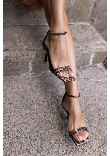 Clauss Kadın Bej Rugan Tek Bant Topuklu Sandalet