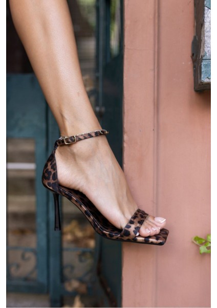 Clauss Kadın Bej Rugan Tek Bant Topuklu Sandalet