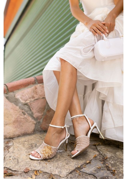 Bernardo Kadın Beyaz Keten Detayli Topuklu Bantli Sandalet