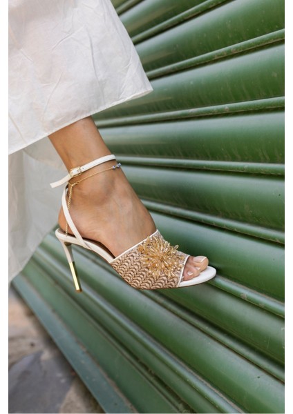 Bernardo Kadın Beyaz Keten Detayli Topuklu Bantli Sandalet